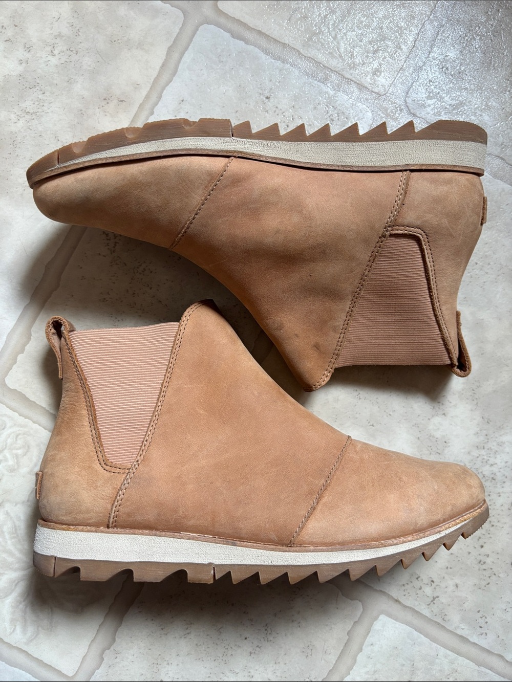 Sorel Women's Harlow Chelsea
Ankle Boots Tawny Buff/Gum Size 9